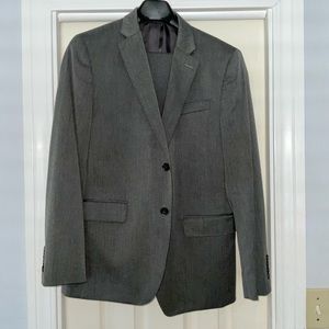 Great full piece suit! Jacket is a 40 regular and matching pants are 30 x 32!